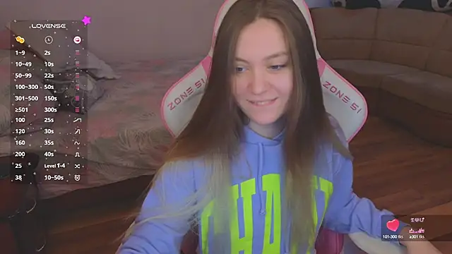 Snapshot of CyrilaPuff chatting on 01.12.25 CyrilaPuff online show from 01.12.25