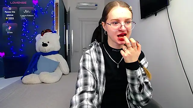 KateJonson online show from 01.07.25