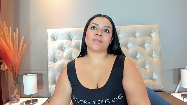 Snapshot of MelanyShayk chatting on 12.13.24 MelanyShayk online show from 12.13.24