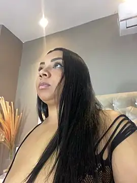 Snapshot of MelanyShayk chatting on 12.27.24 MelanyShayk online show from 12.27.24