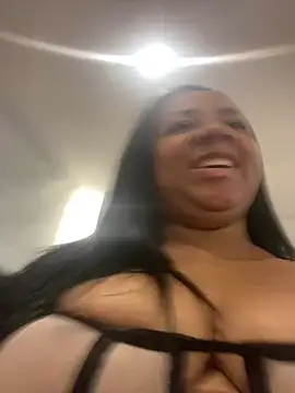 Snapshot of MelanyShayk chatting on 01.02.25 MelanyShayk online show from 01.02.25