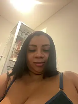 Snapshot of MelanyShayk chatting on 01.31.25 MelanyShayk online show from 01.31.25