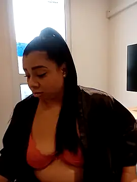 Snapshot of MelanyShayk chatting on 02.14.25 MelanyShayk online show from 02.14.25