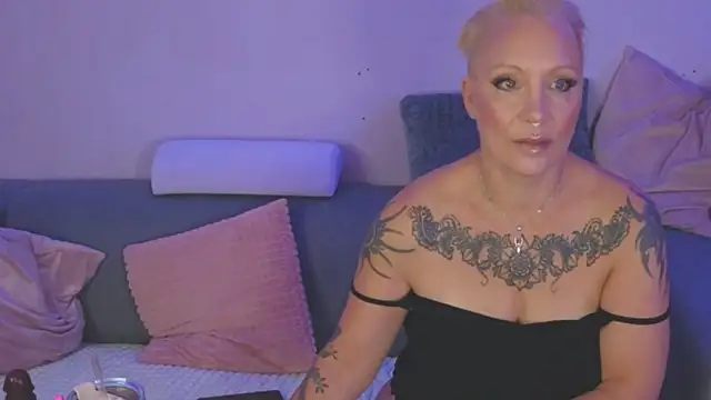 Snapshot of Jan_ina chatting on 09.24.25 Jan ina online show from 09.24.25