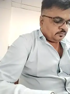 Snapshot of Desi_Londa_143 chatting on 05.21.26 Desi Londa 143 online show from 05.21.26