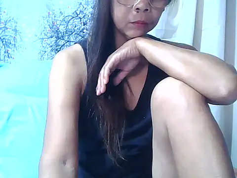 urwife tobe online show from 11.07.25