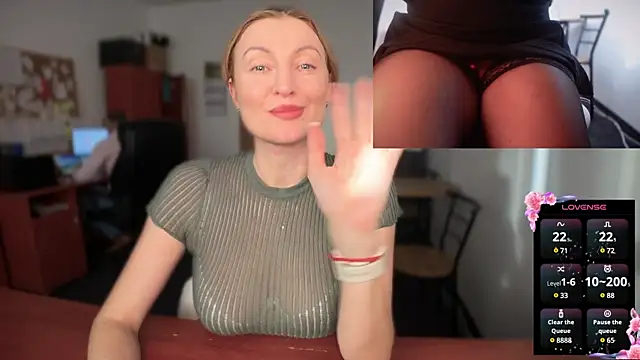 Snapshot of legsLONG chatting on 02.12.25 legsLONG online show from 02.12.25