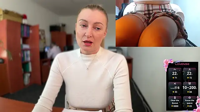 Snapshot of legsLONG chatting on 02.21.25 legsLONG online show from 02.21.25