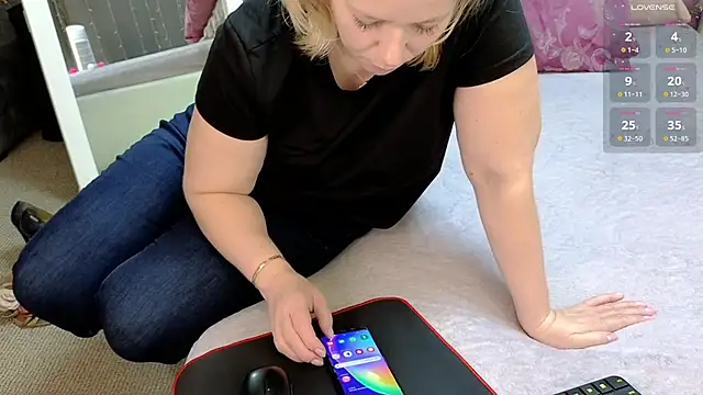 Lorabigass online show from 01.17.25