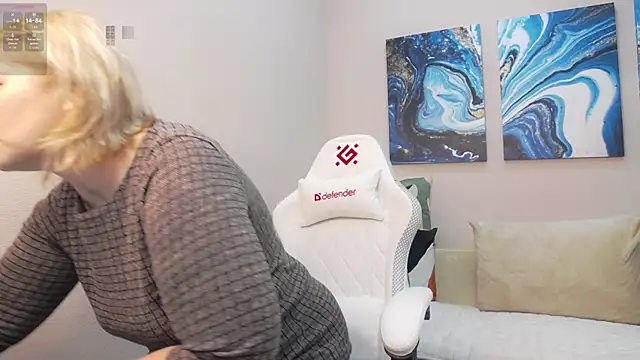 Snapshot of Lorabigass chatting on 12.16.25 Lorabigass online show from 12.16.25