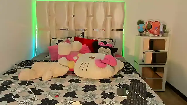 viioolleettaa online show from 12.13.24