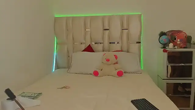 viioolleettaa online show from 12.22.24