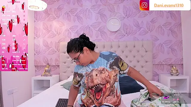 Snapshot of DanielleEvans_ chatting on 02.12.25 DanielleEvans online show from 02.12.25