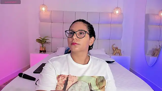 DanielleEvans  online show from 09.16.25