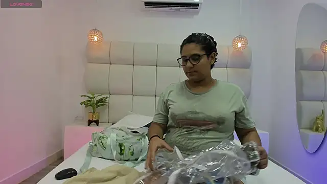 DanielleEvans  online show from 09.21.25