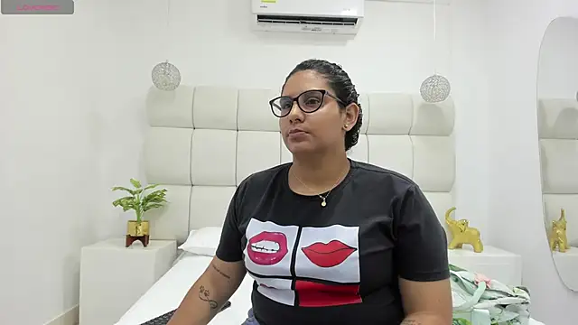 DanielleEvans  online show from 09.22.25