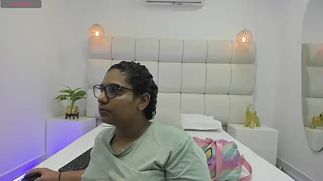 DanielleEvans  online show from 10.20.25