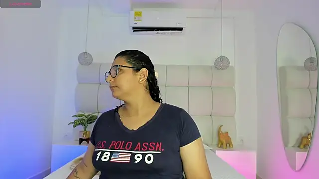 DanielleEvans  online show from 10.25.25