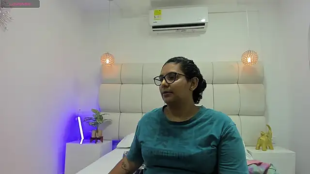 DanielleEvans  online show from 11.28.25