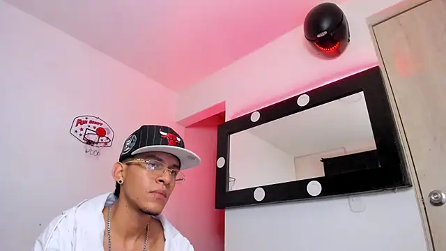 Snapshot of Samuel_Suarez chatting on 06.14.26 Samuel Suarez online show from 06.14.26
