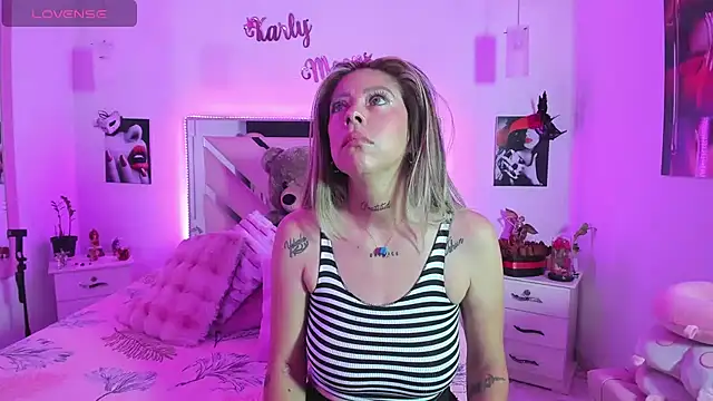 Snapshot of Karly_moon chatting on 09.15.25 Karly moon online show from 09.15.25