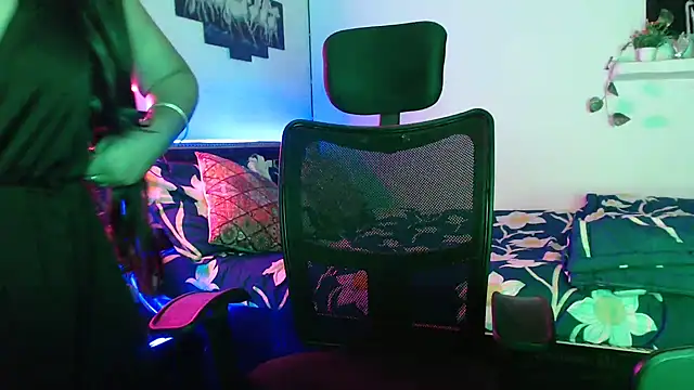 Snapshot of The_Divine_Love chatting on 12.01.24 The Divine Love online show from 12.01.24