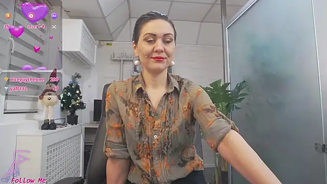 EllaMilf  online show from 12.07.24