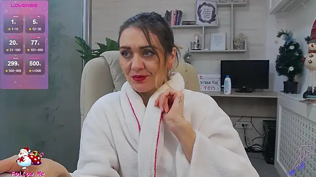EllaMilf  online show from 12.19.24