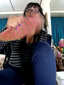 Snapshot of kelly_dirty_ chatting on 10.18.25 kelly dirty  online show from 10.18.25