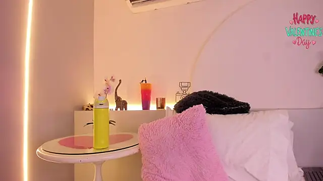 ambercroft online show from 02.15.25