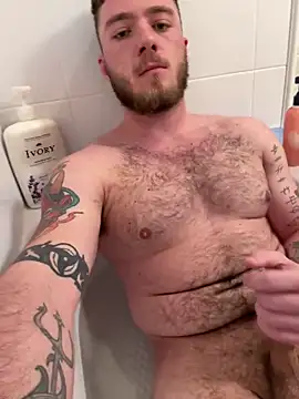 Snapshot of HungJr5255 chatting on 12.18.24 HungJr5255 online show from 12.18.24