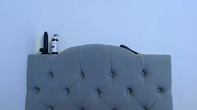 Snapshot of Red-moon1 chatting on 12.29.24 Red-moon1 online show from 12.29.24