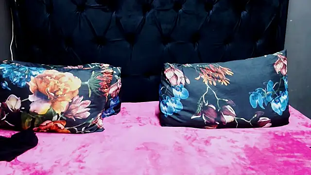 Snapshot of Ducheess chatting on 03.06.25 Ducheess online show from 03.06.25