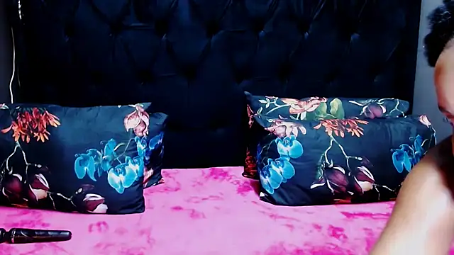 Snapshot of Ducheess chatting on 03.08.25 Ducheess online show from 03.08.25