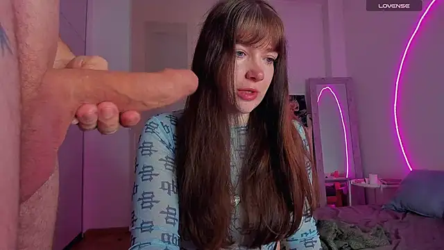 Snapshot of alicekaneky chatting on 09.26.25 alicekaneky online show from 09.26.25