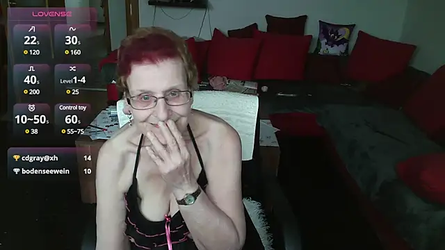 HeisseomaOriginal online show from 01.28.25