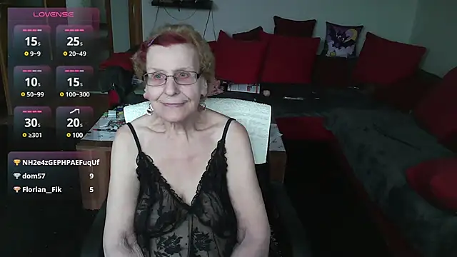 HeisseomaOriginal online show from 02.14.25