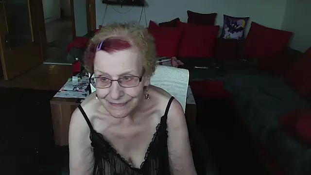 HeisseomaOriginal online show from 02.21.25