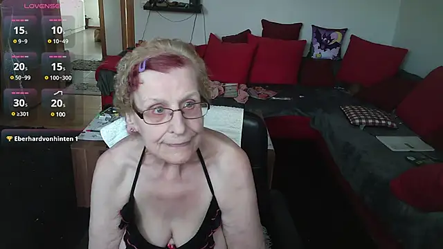 HeisseomaOriginal online show from 02.28.25