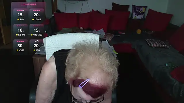 HeisseomaOriginal online show from 09.29.25