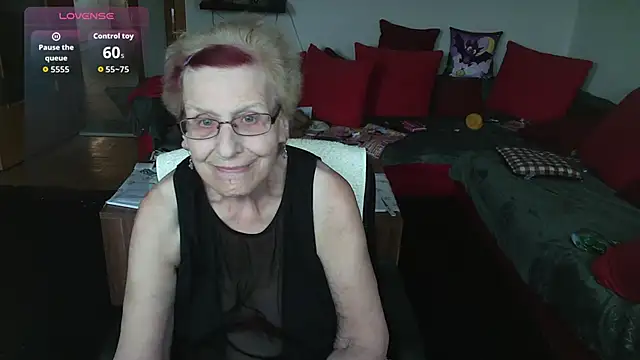 HeisseomaOriginal online show from 10.16.25