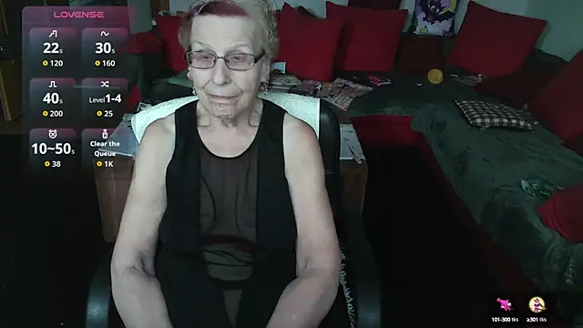 HeisseomaOriginal online show from 10.17.25