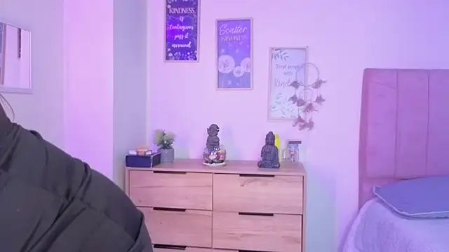 Snapshot of bluee_hazell chatting on 10.02.25 bluee hazell online show from 10.02.25