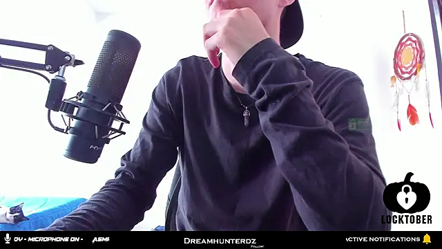 Snapshot of Headhunterdz chatting on 10.29.25 Headhunterdz online show from 10.29.25