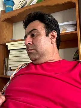 Snapshot of EmilianoGt chatting on 10.10.25 EmilianoGt online show from 10.10.25