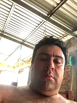 Snapshot of EmilianoGt chatting on 10.11.25 EmilianoGt online show from 10.11.25