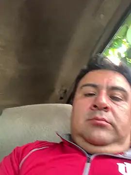 Snapshot of EmilianoGt chatting on 10.16.25 EmilianoGt online show from 10.16.25