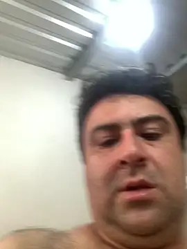 Snapshot of EmilianoGt chatting on 10.20.25 EmilianoGt online show from 10.20.25