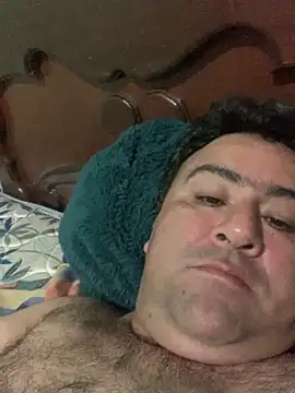 Snapshot of EmilianoGt chatting on 10.23.25 EmilianoGt online show from 10.23.25