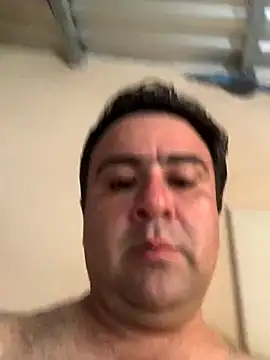 Snapshot of EmilianoGt chatting on 10.25.25 EmilianoGt online show from 10.25.25